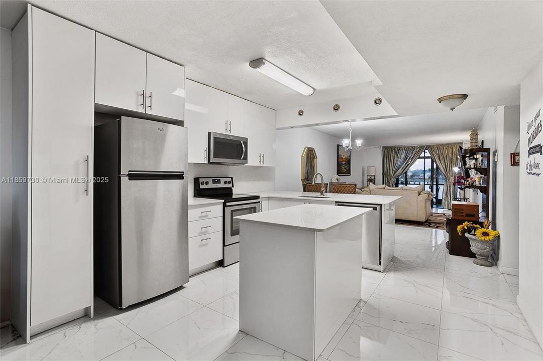 最近售出: $209,900 (2 贝兹, 2 浴室, 1075 平方英尺)