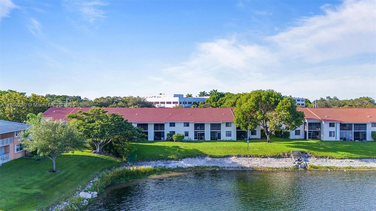 最近售出: $209,900 (2 贝兹, 2 浴室, 1075 平方英尺)