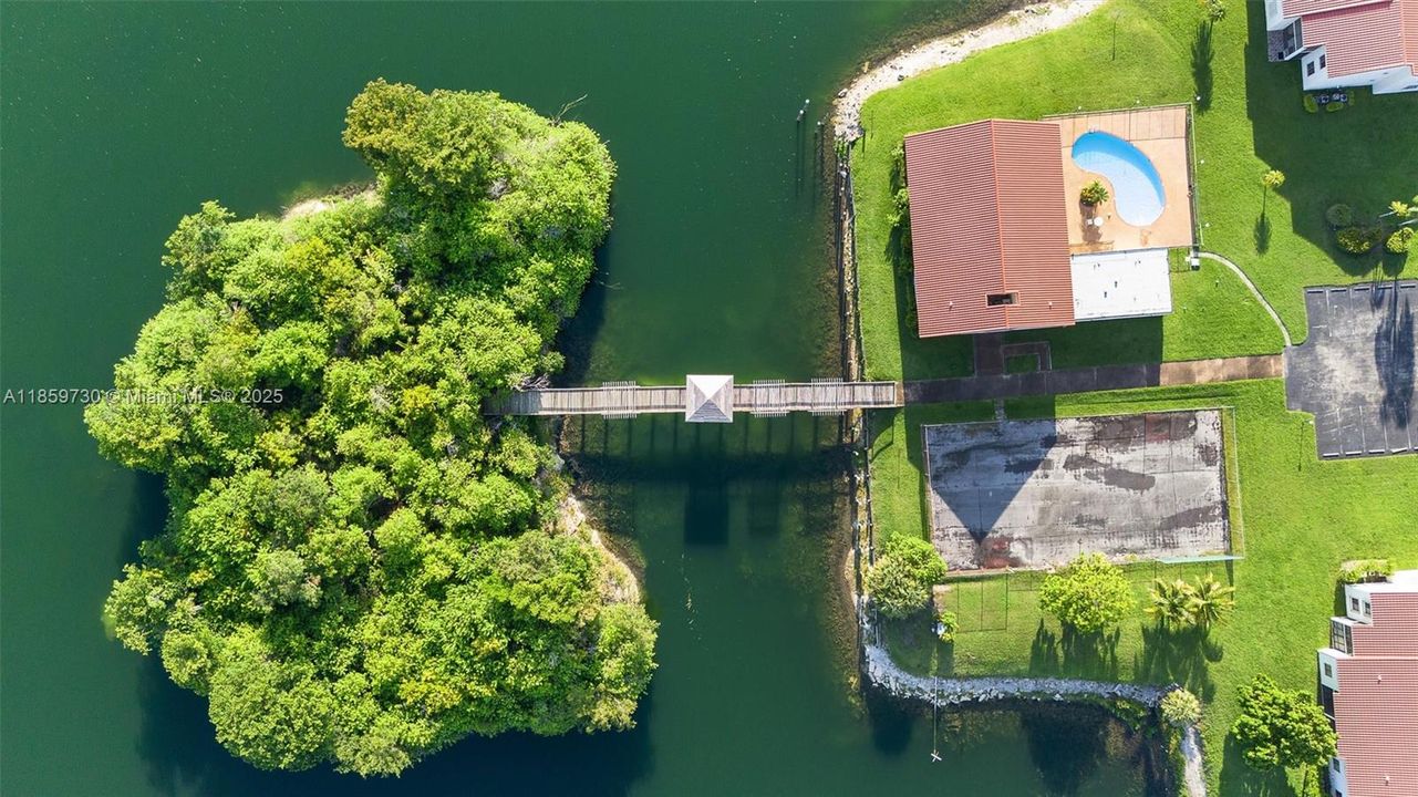 最近售出: $209,900 (2 贝兹, 2 浴室, 1075 平方英尺)