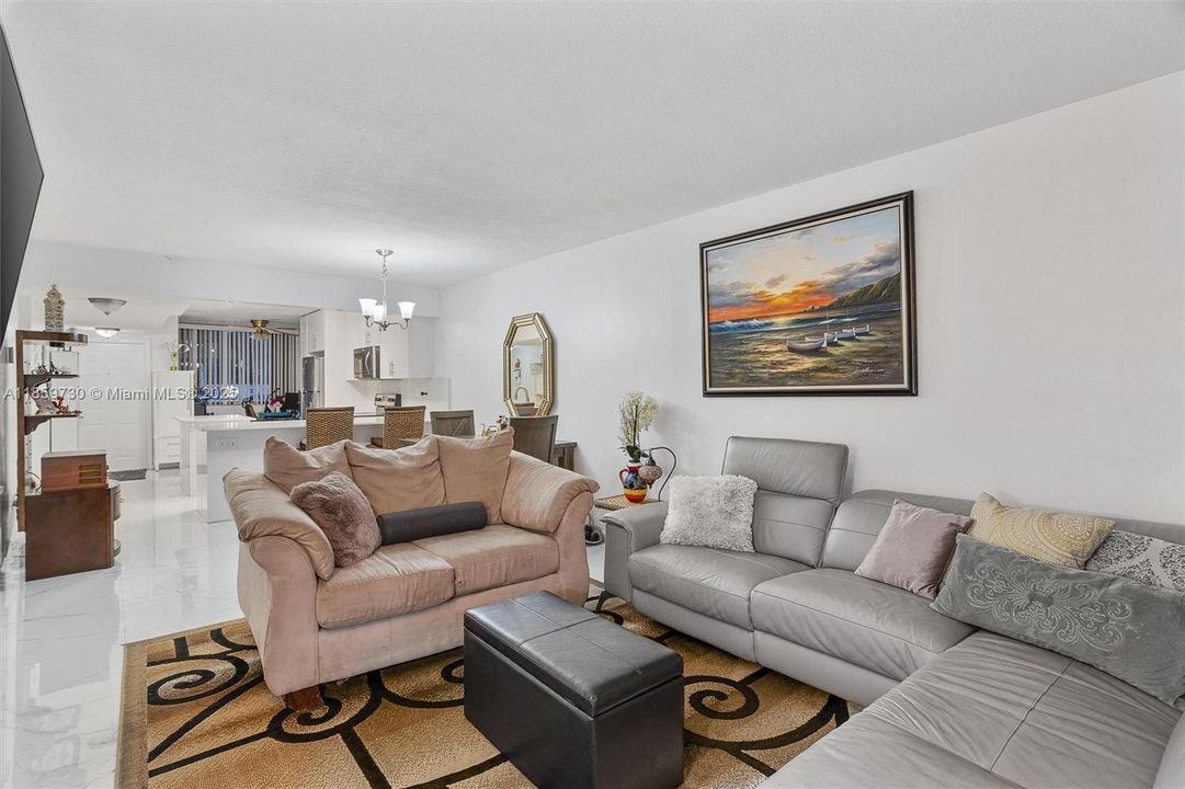 最近售出: $209,900 (2 贝兹, 2 浴室, 1075 平方英尺)