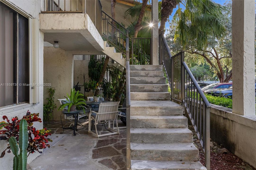 最近售出: $209,900 (2 贝兹, 2 浴室, 1075 平方英尺)