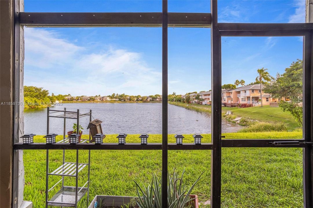 最近售出: $209,900 (2 贝兹, 2 浴室, 1075 平方英尺)