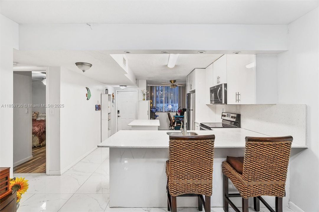 最近售出: $209,900 (2 贝兹, 2 浴室, 1075 平方英尺)