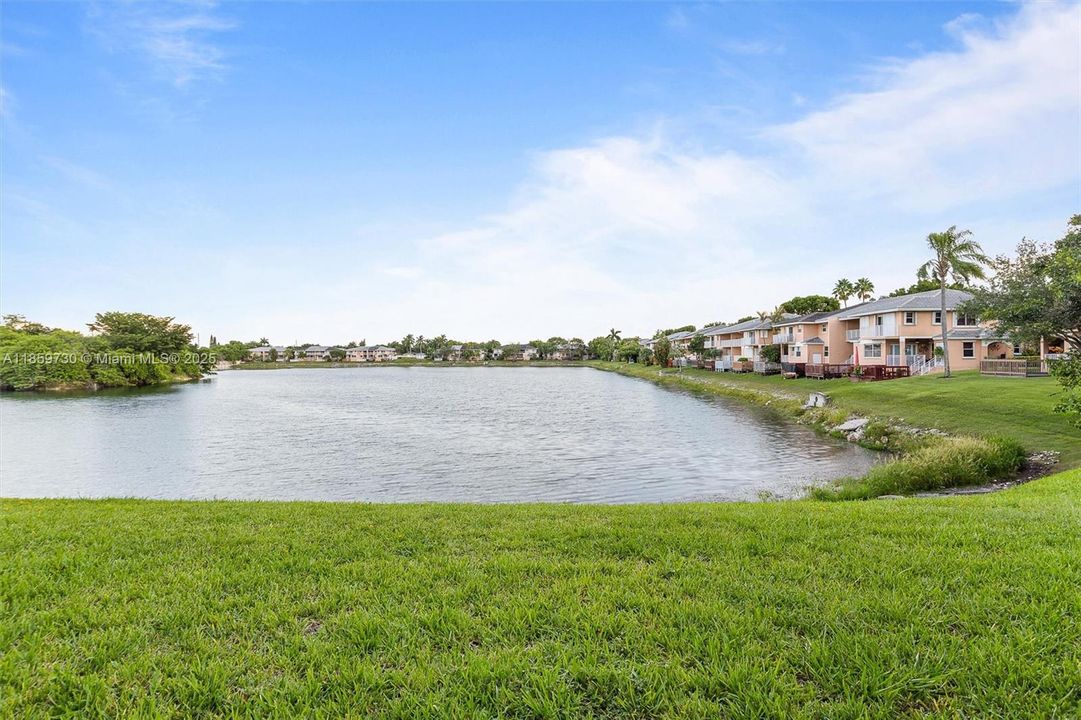 最近售出: $209,900 (2 贝兹, 2 浴室, 1075 平方英尺)