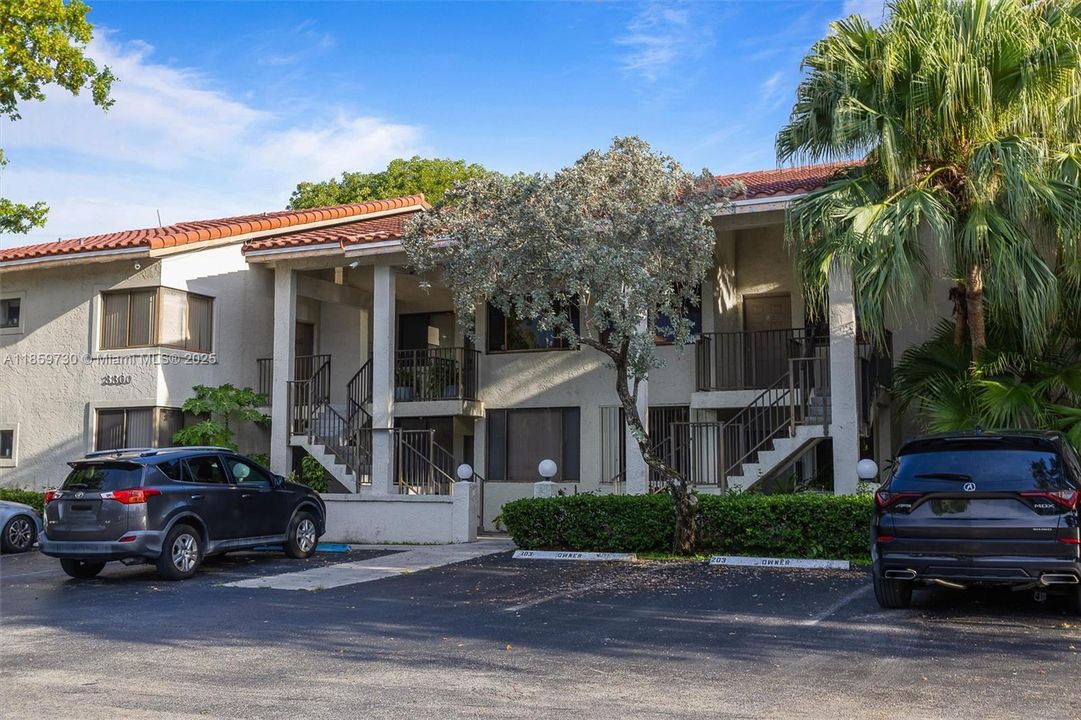 最近售出: $209,900 (2 贝兹, 2 浴室, 1075 平方英尺)