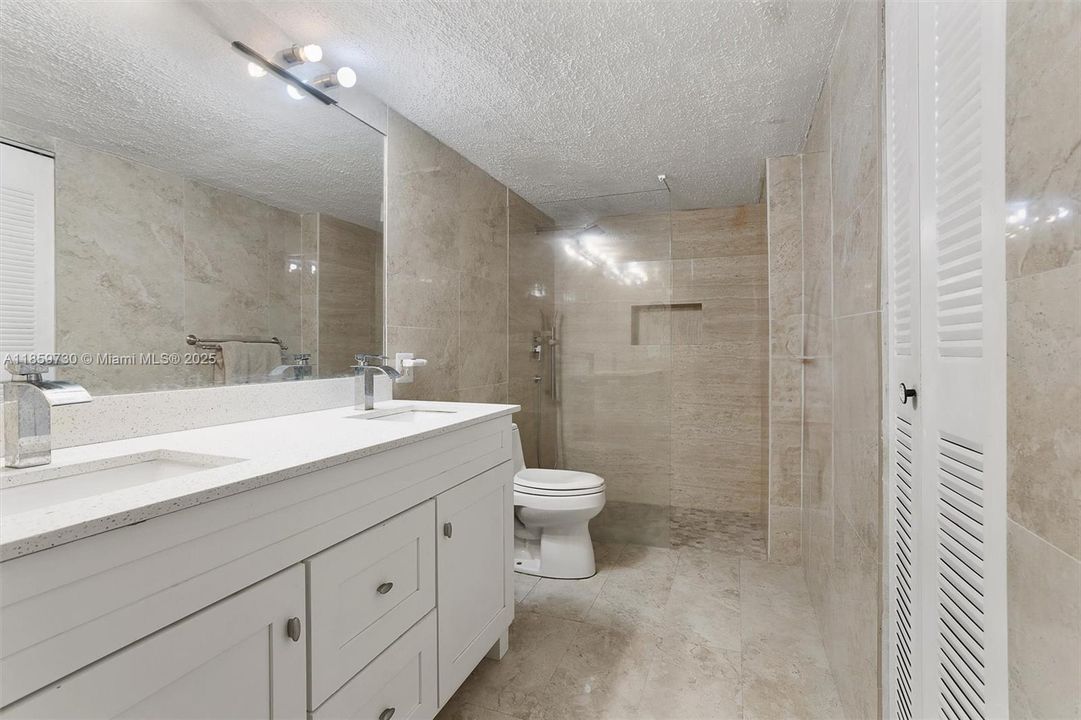 最近售出: $209,900 (2 贝兹, 2 浴室, 1075 平方英尺)