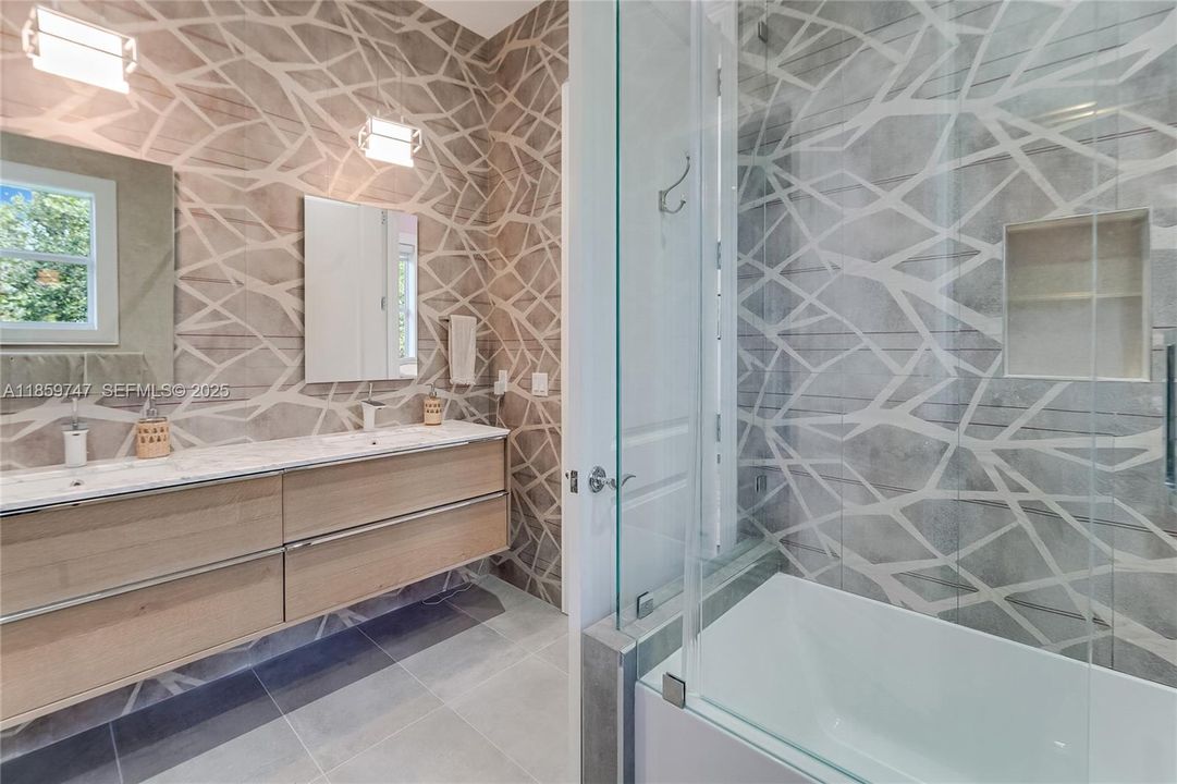 jack n jill bathroom