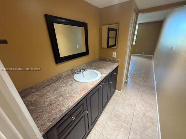 Под контрактом: $1,875 (1 спален, 1 ванн, 787 Квадратных фут)