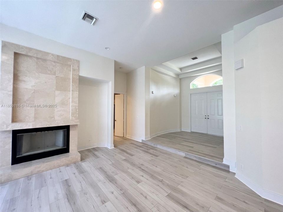 最近租的: $6,500 (4 贝兹, 4 浴室, 3342 平方英尺)