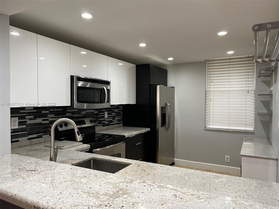 Activo con contrato: $207,000 (2 camas, 2 baños, 1300 Pies cuadrados)