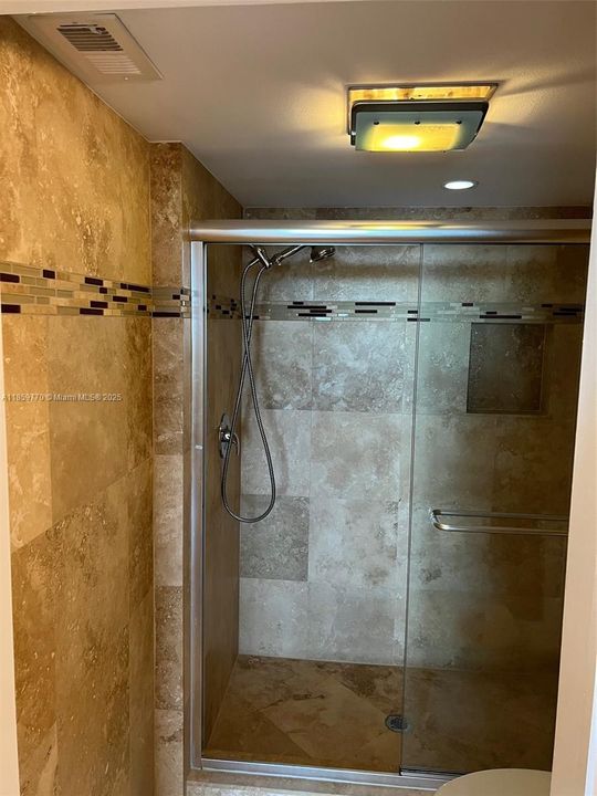 Activo con contrato: $207,000 (2 camas, 2 baños, 1300 Pies cuadrados)