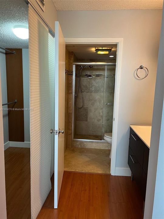 Activo con contrato: $207,000 (2 camas, 2 baños, 1300 Pies cuadrados)