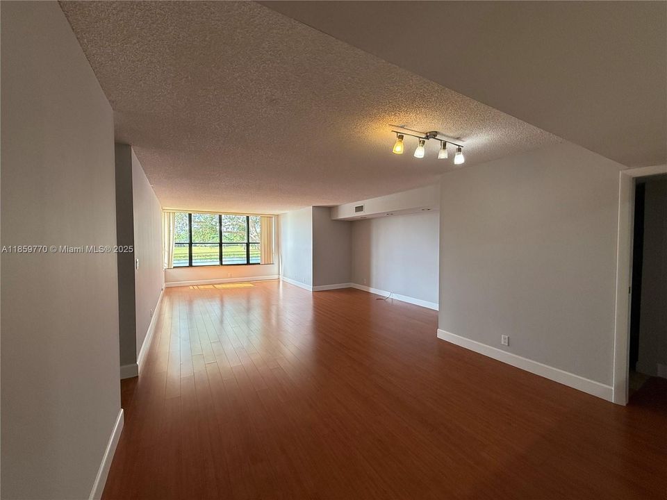 Activo con contrato: $207,000 (2 camas, 2 baños, 1300 Pies cuadrados)