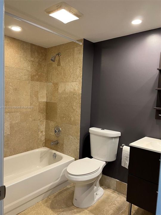 Activo con contrato: $207,000 (2 camas, 2 baños, 1300 Pies cuadrados)