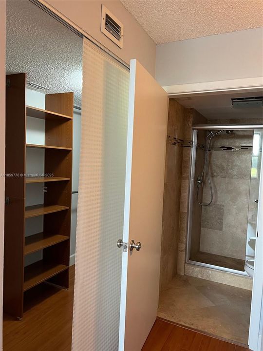 Activo con contrato: $207,000 (2 camas, 2 baños, 1300 Pies cuadrados)