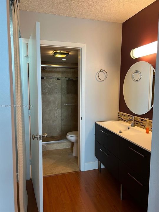 Activo con contrato: $207,000 (2 camas, 2 baños, 1300 Pies cuadrados)