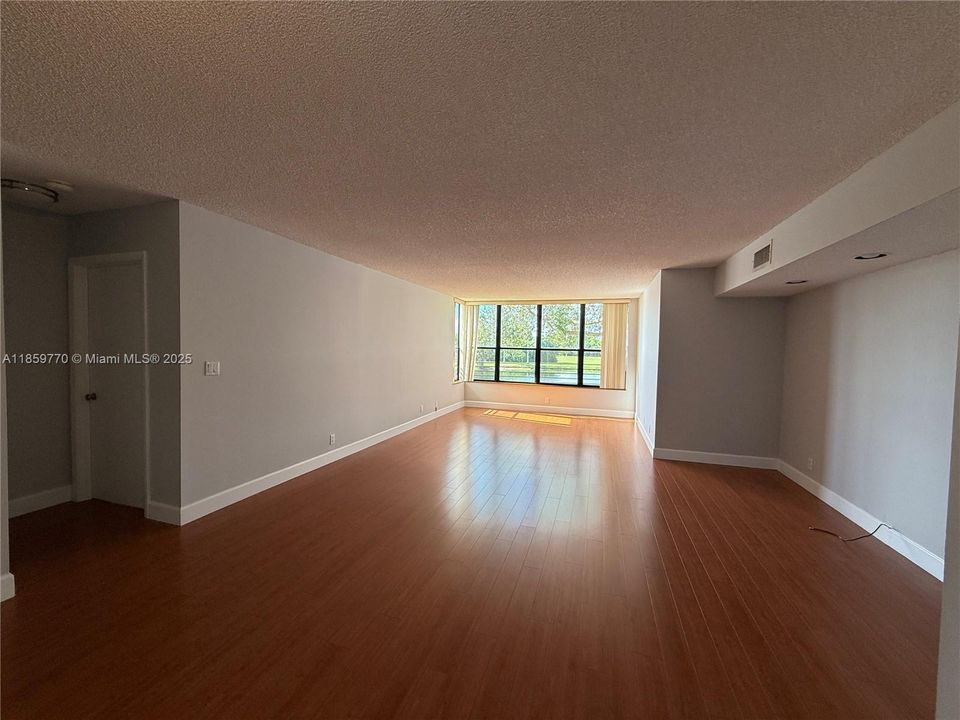 Activo con contrato: $207,000 (2 camas, 2 baños, 1300 Pies cuadrados)