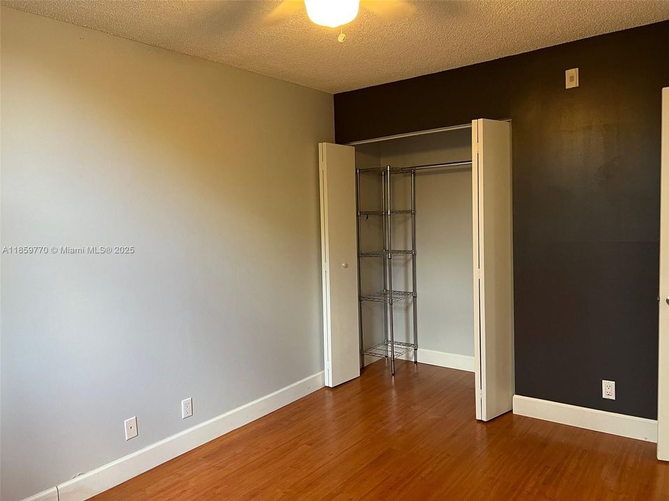 Activo con contrato: $207,000 (2 camas, 2 baños, 1300 Pies cuadrados)