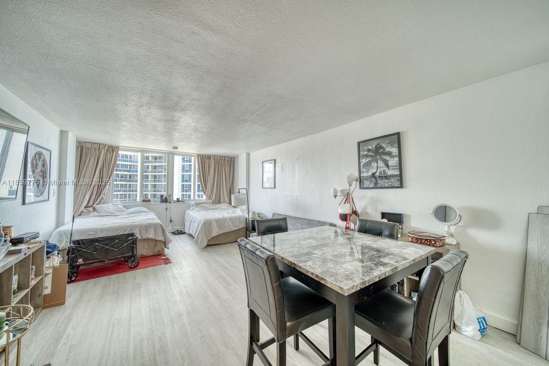 待售: $99,000 (0 贝兹, 1 浴室, 410 平方英尺)