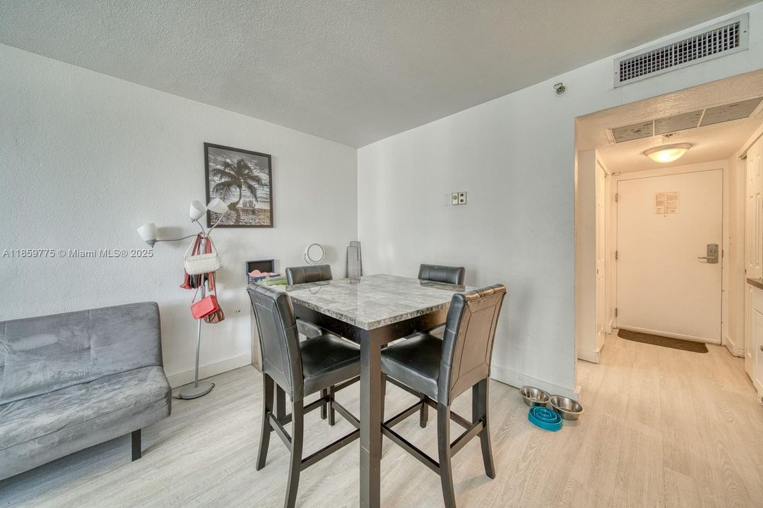 待售: $99,000 (0 贝兹, 1 浴室, 410 平方英尺)