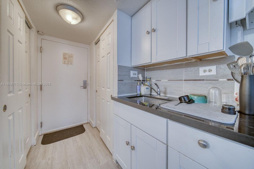 待售: $99,000 (0 贝兹, 1 浴室, 410 平方英尺)