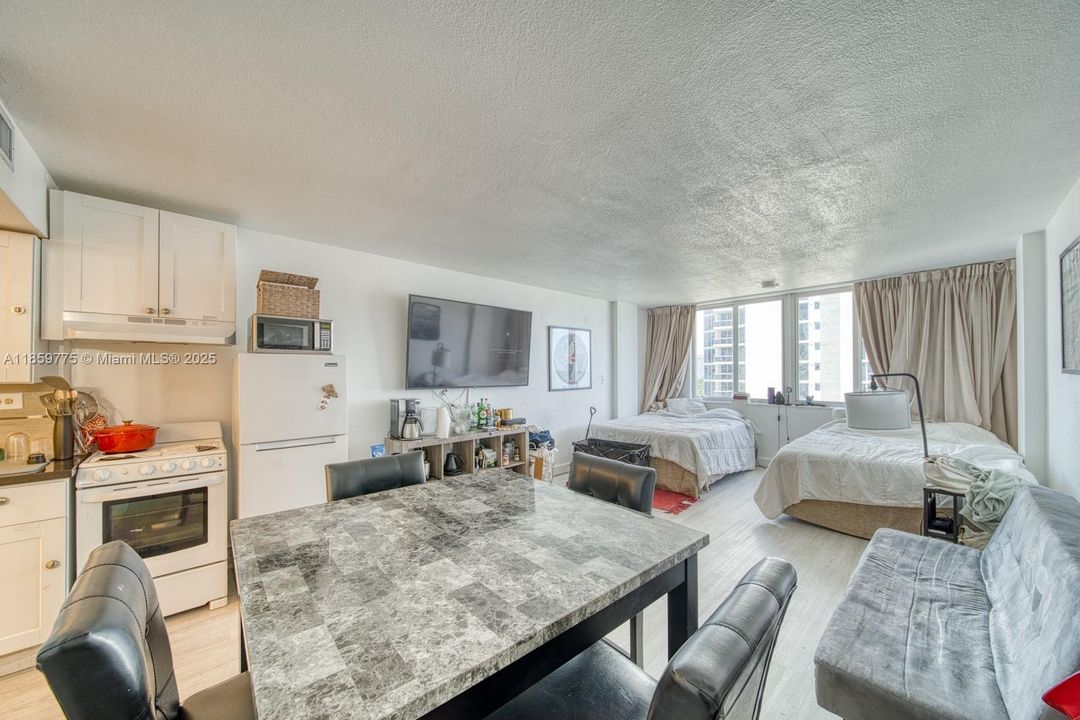 待售: $99,000 (0 贝兹, 1 浴室, 410 平方英尺)