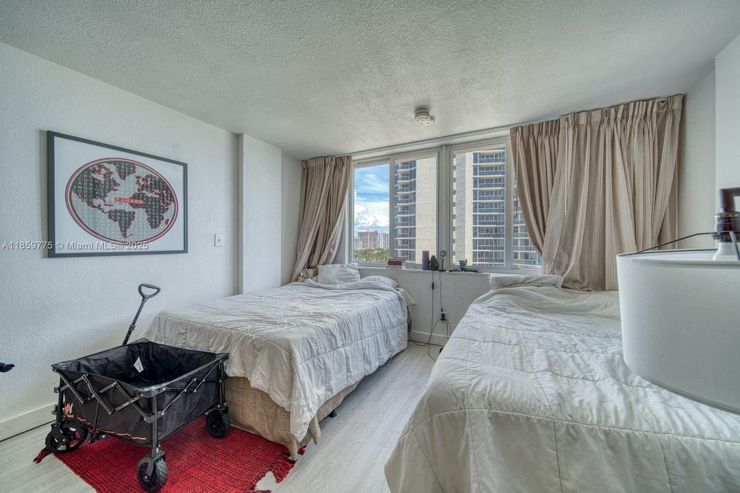 待售: $99,000 (0 贝兹, 1 浴室, 410 平方英尺)