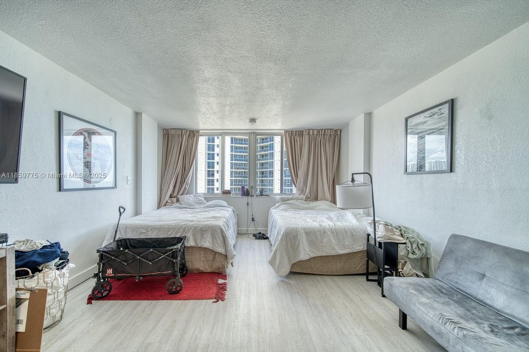 待售: $99,000 (0 贝兹, 1 浴室, 410 平方英尺)