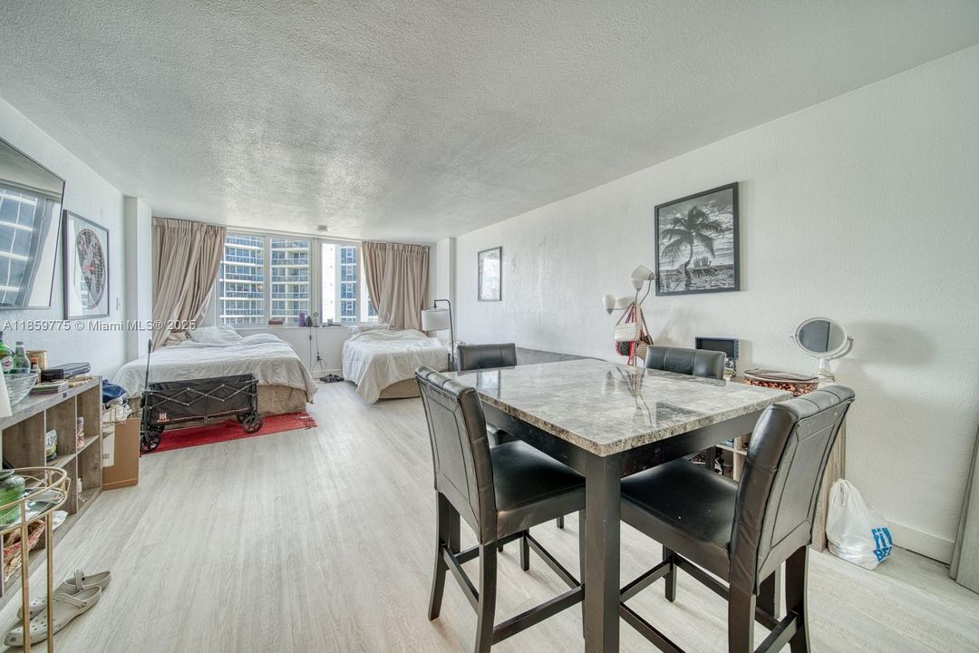 待售: $99,000 (0 贝兹, 1 浴室, 410 平方英尺)