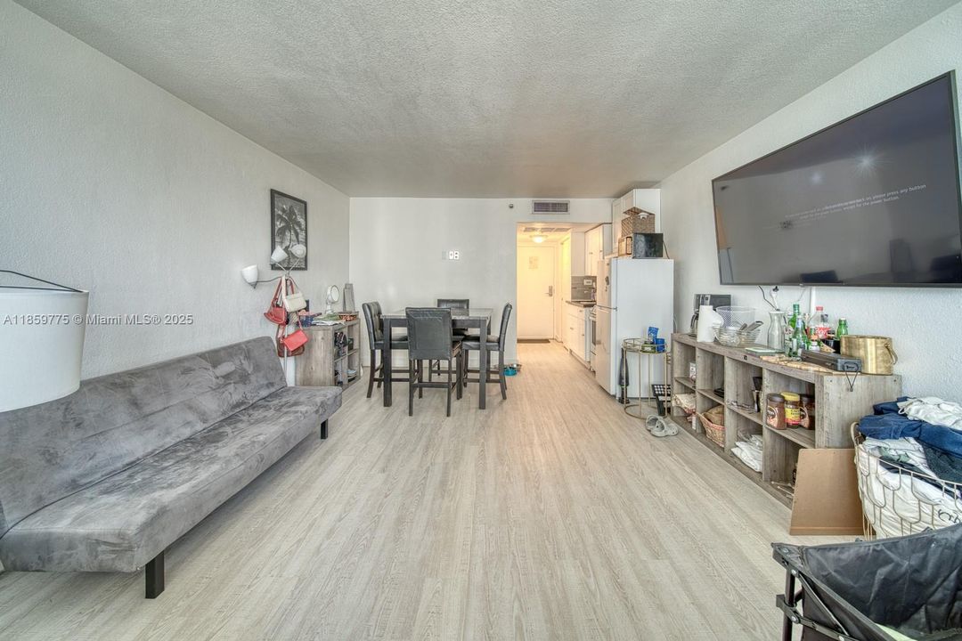 待售: $99,000 (0 贝兹, 1 浴室, 410 平方英尺)