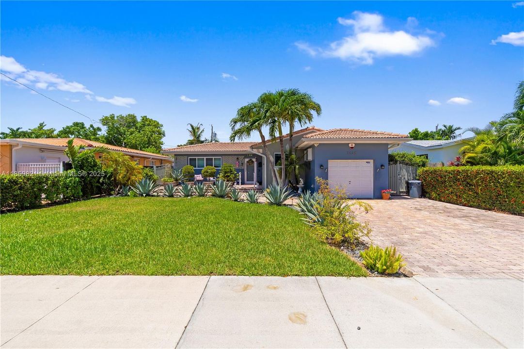 На продажу: $1,000,000 (3 спален, 2 ванн, 1579 Квадратных фут)