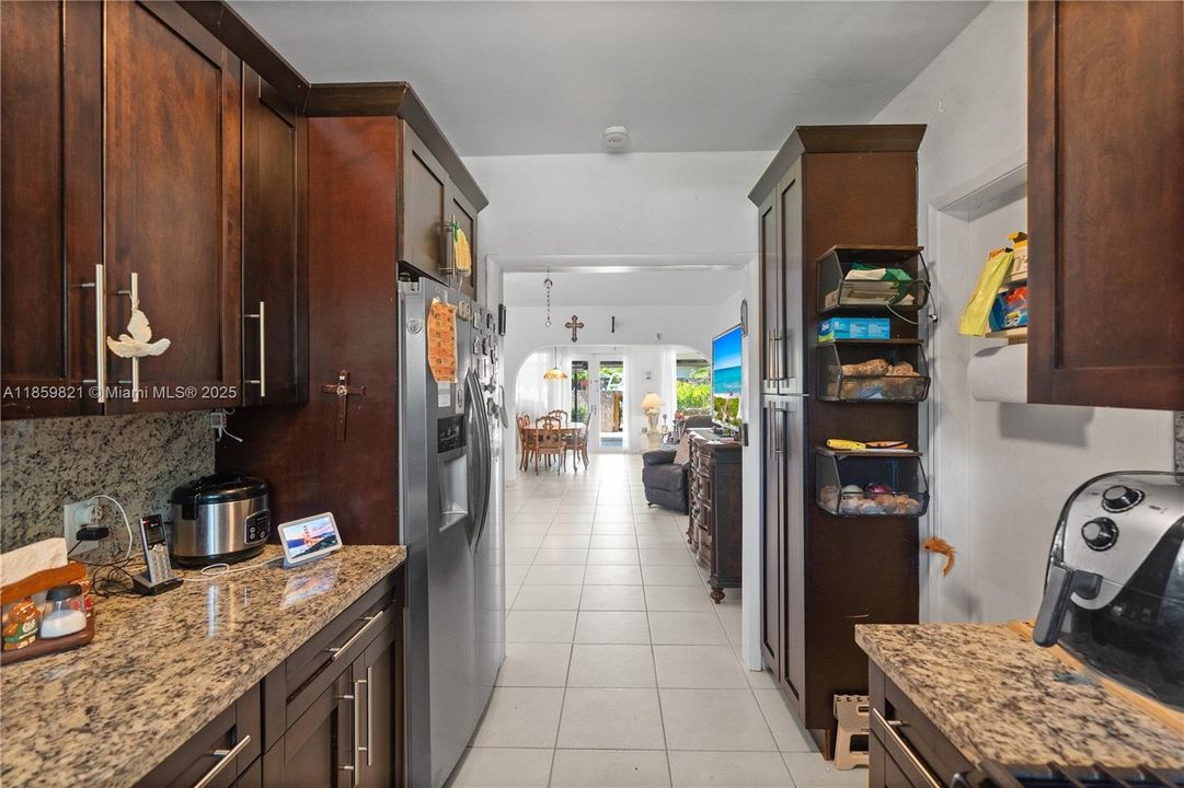 На продажу: $1,000,000 (3 спален, 2 ванн, 1579 Квадратных фут)