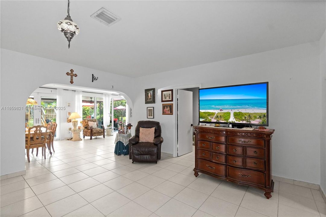 На продажу: $1,000,000 (3 спален, 2 ванн, 1579 Квадратных фут)