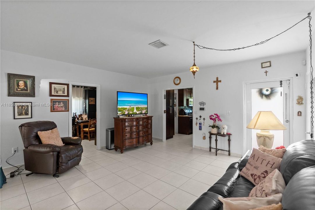 На продажу: $1,000,000 (3 спален, 2 ванн, 1579 Квадратных фут)