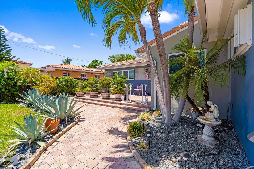 На продажу: $1,000,000 (3 спален, 2 ванн, 1579 Квадратных фут)