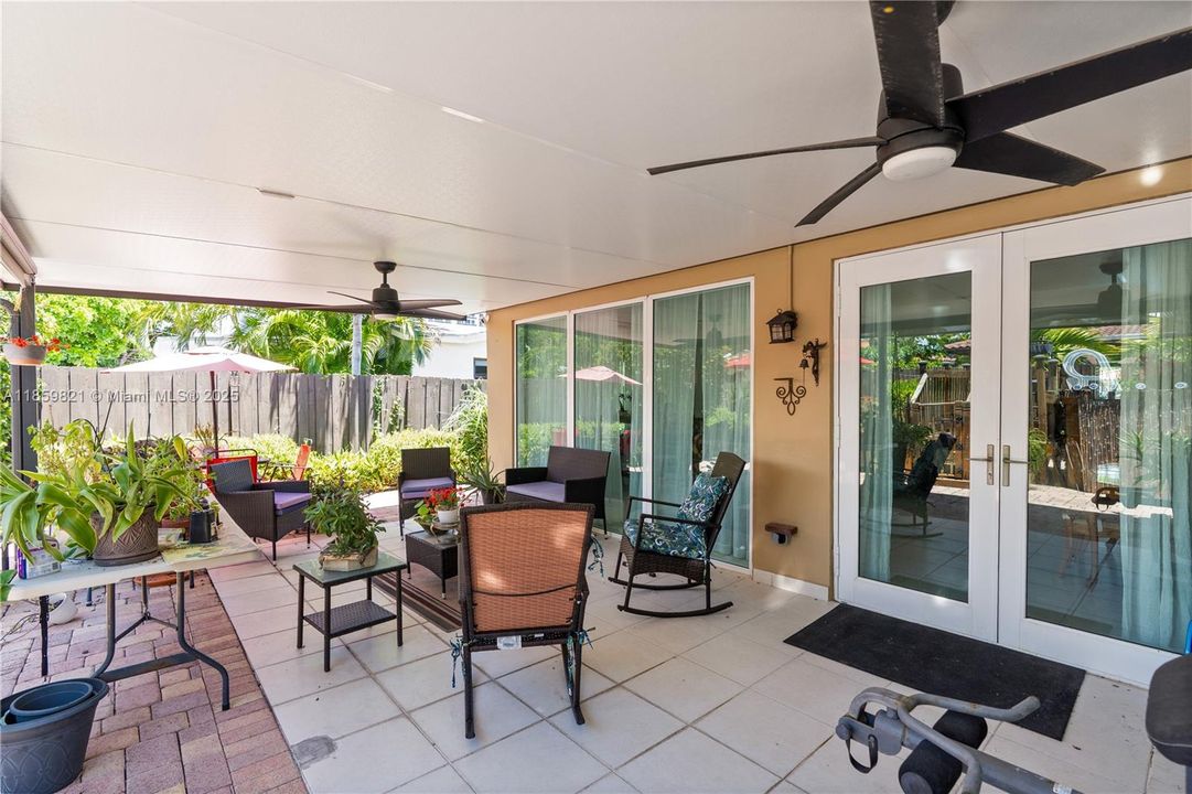 На продажу: $1,000,000 (3 спален, 2 ванн, 1579 Квадратных фут)