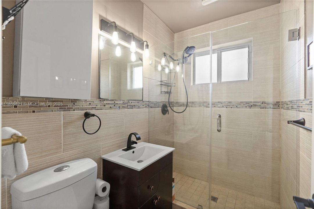 На продажу: $1,000,000 (3 спален, 2 ванн, 1579 Квадратных фут)