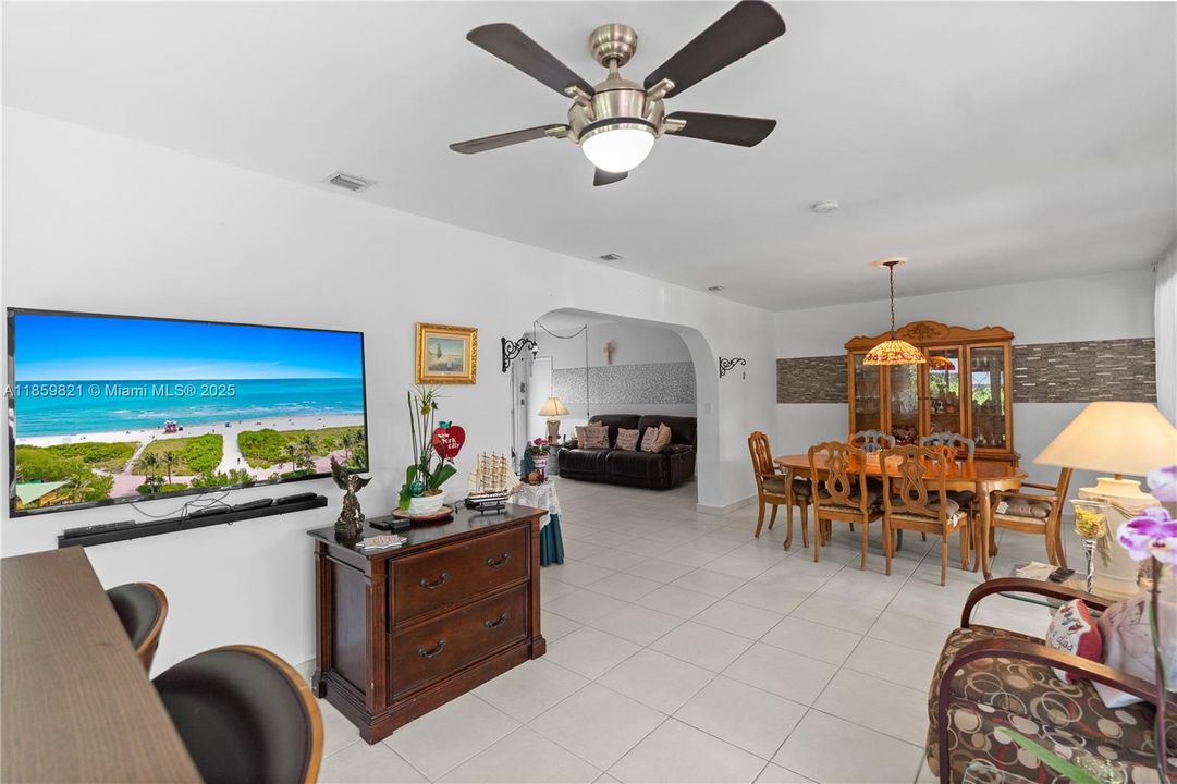 На продажу: $1,000,000 (3 спален, 2 ванн, 1579 Квадратных фут)