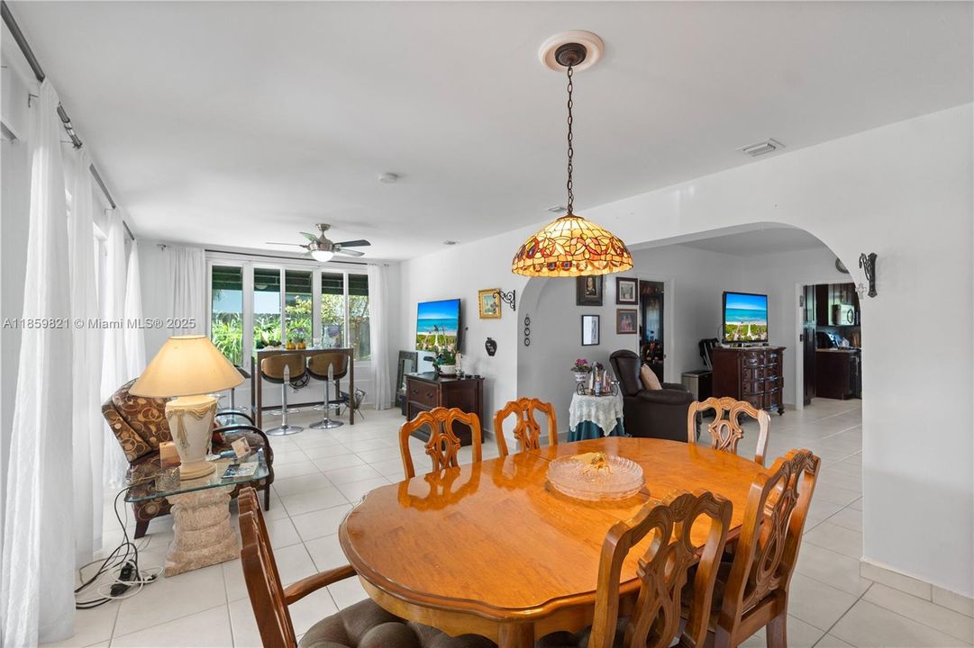 На продажу: $1,000,000 (3 спален, 2 ванн, 1579 Квадратных фут)