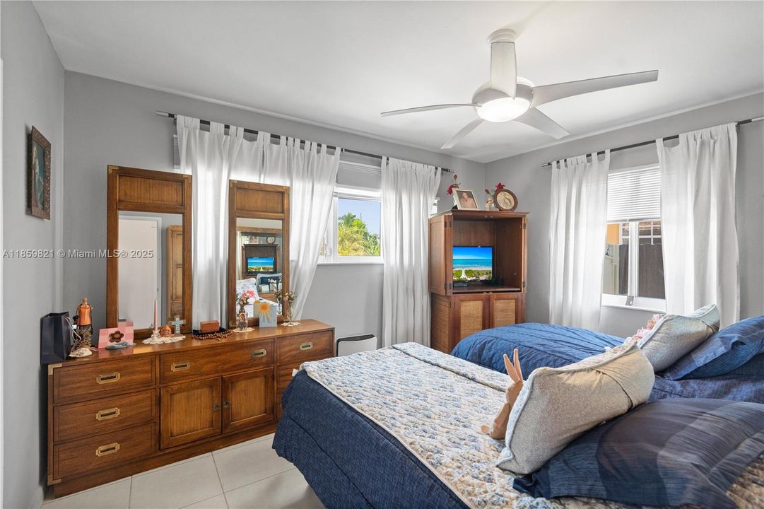 На продажу: $1,000,000 (3 спален, 2 ванн, 1579 Квадратных фут)