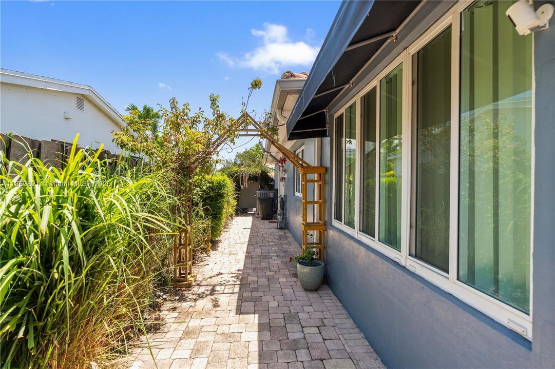 На продажу: $1,000,000 (3 спален, 2 ванн, 1579 Квадратных фут)