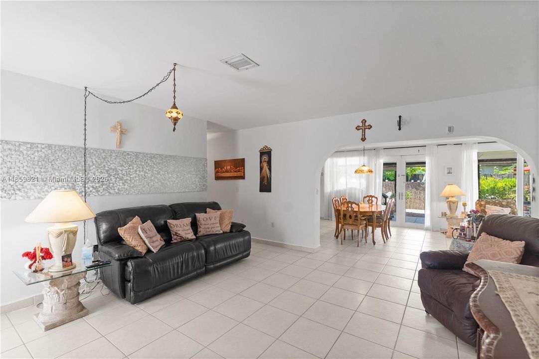 На продажу: $1,000,000 (3 спален, 2 ванн, 1579 Квадратных фут)