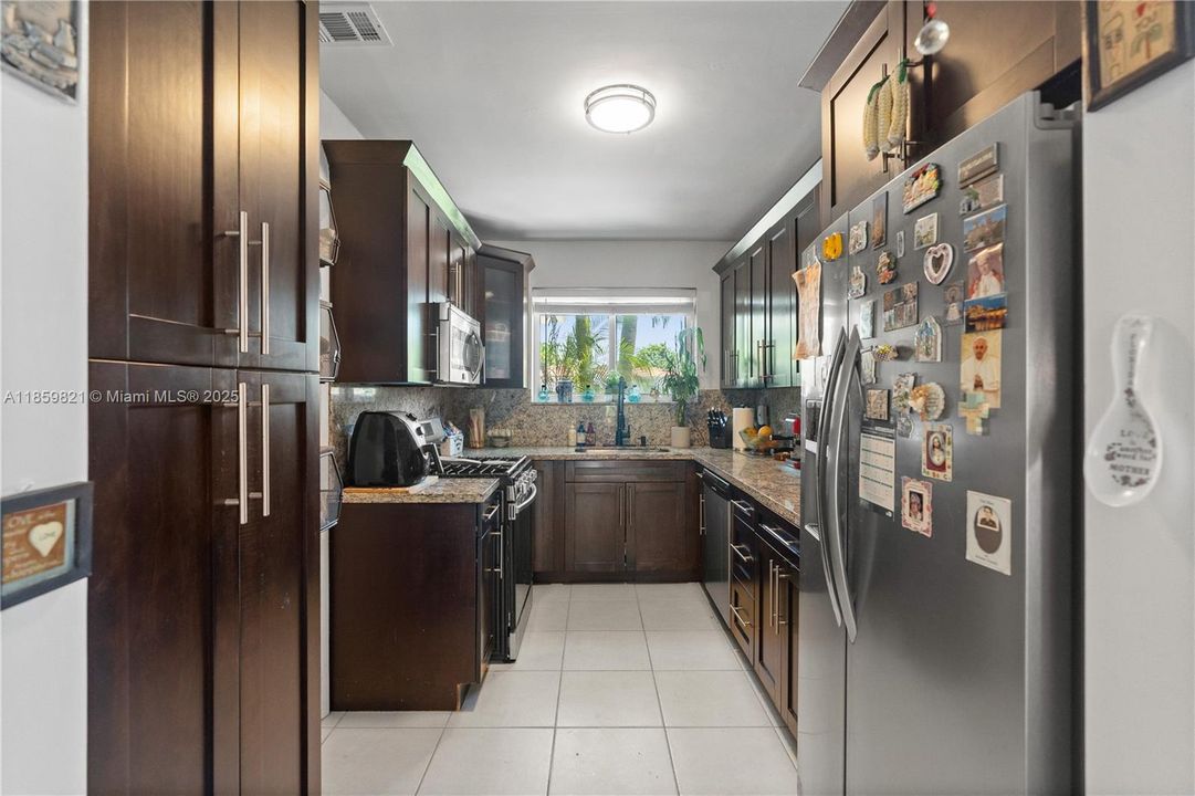 На продажу: $1,000,000 (3 спален, 2 ванн, 1579 Квадратных фут)