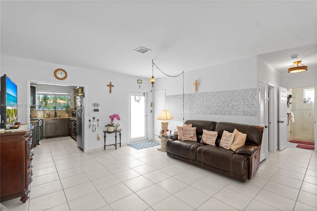 На продажу: $1,000,000 (3 спален, 2 ванн, 1579 Квадратных фут)