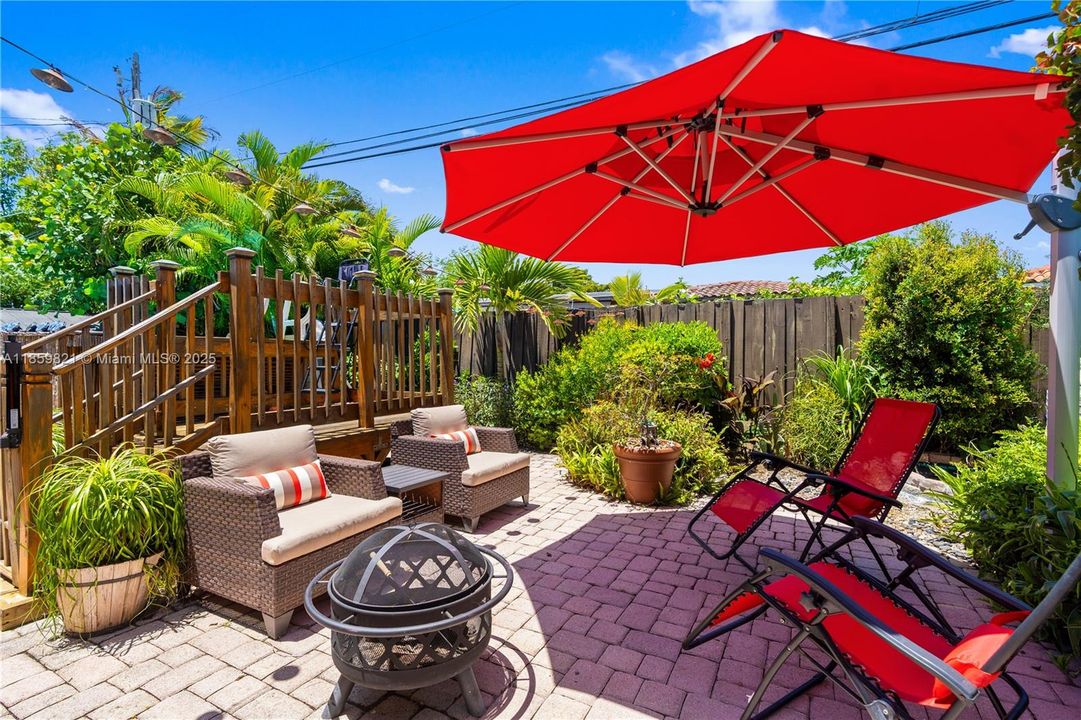 На продажу: $1,000,000 (3 спален, 2 ванн, 1579 Квадратных фут)