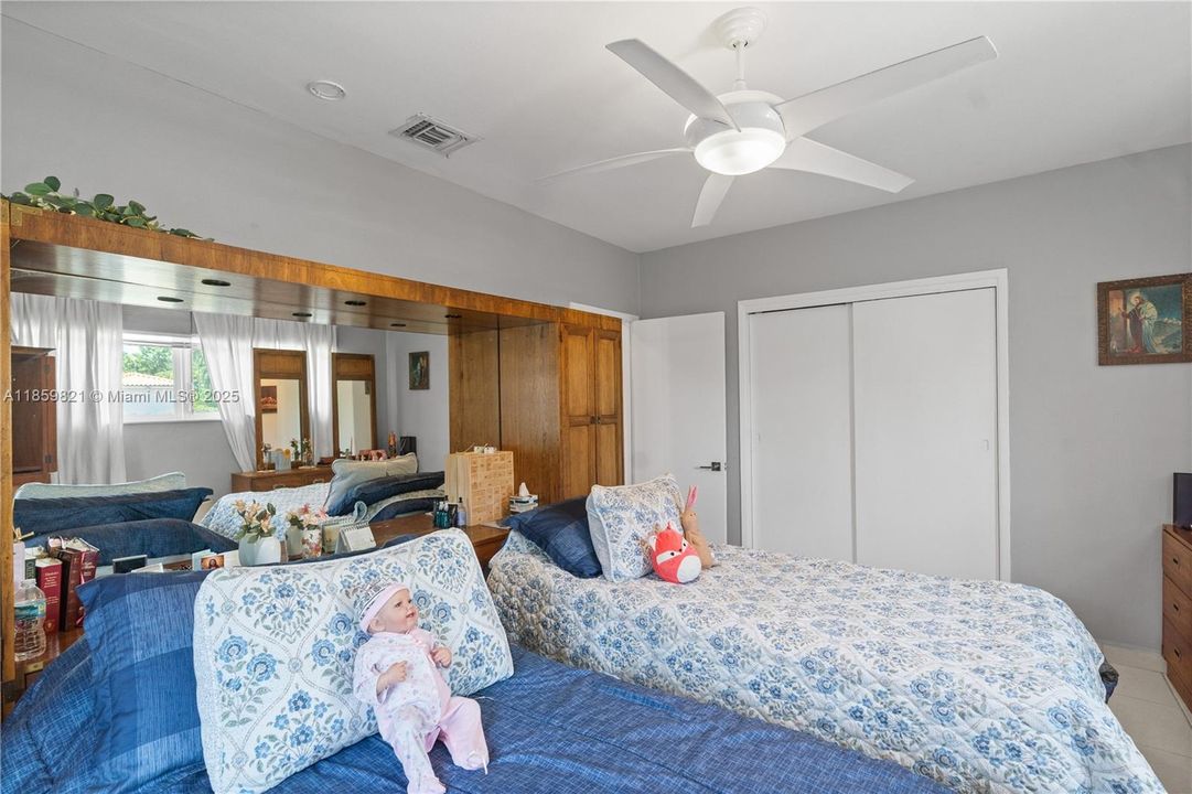 На продажу: $1,000,000 (3 спален, 2 ванн, 1579 Квадратных фут)