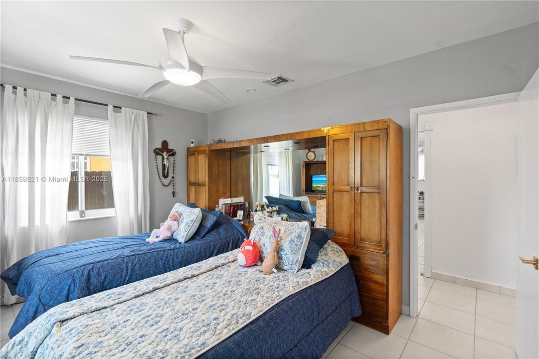 На продажу: $1,000,000 (3 спален, 2 ванн, 1579 Квадратных фут)