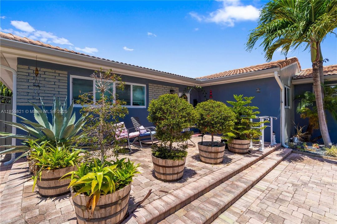 На продажу: $1,000,000 (3 спален, 2 ванн, 1579 Квадратных фут)