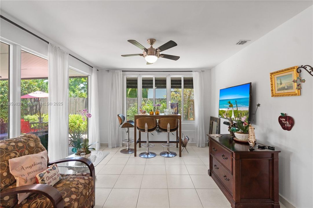 На продажу: $1,000,000 (3 спален, 2 ванн, 1579 Квадратных фут)