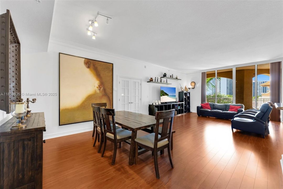 For Sale: $599,000 (2 beds, 2 baths, 1708 Square Feet)